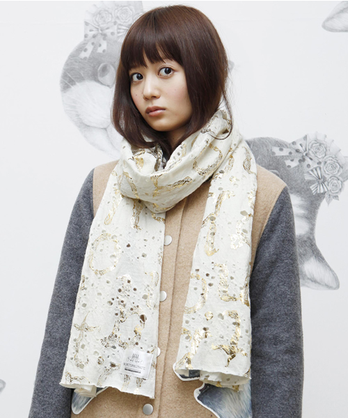 bortsprungt.（ボシュプルメット）の「フォントヘアーストール 