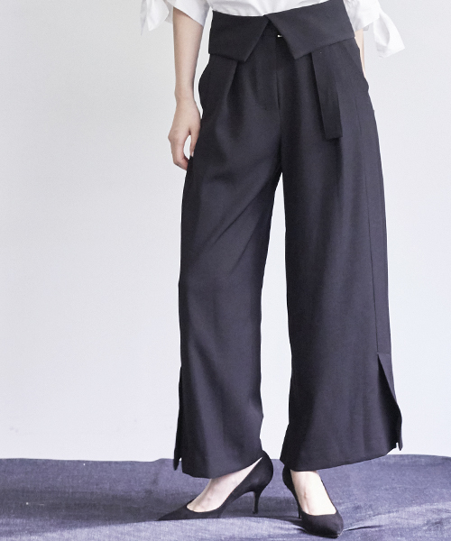 STUDIOUS（ステュディオス）の「STUDIOUS センターベンツフラップパンツ（その他パンツ・レディース・アイボリー/ブラック/カーキ・1/0）」の2枚目の写真