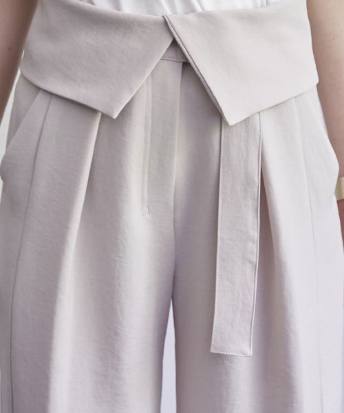 STUDIOUS（ステュディオス）の「STUDIOUS センターベンツフラップパンツ（その他パンツ・レディース・アイボリー/ブラック/カーキ・1/0）」の16枚目の写真