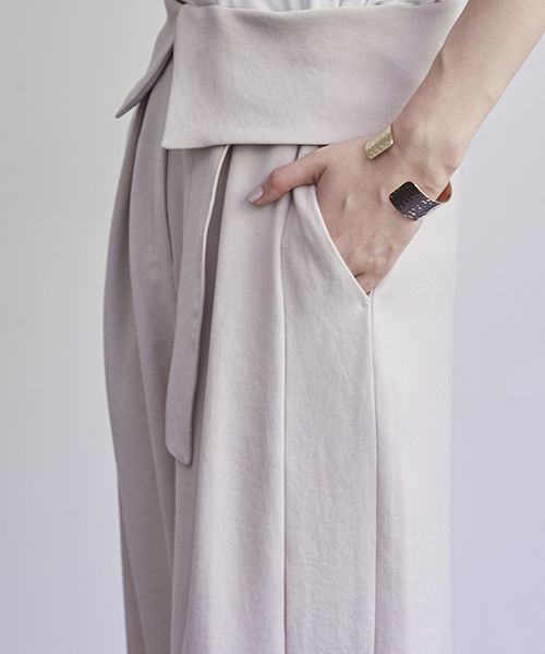 STUDIOUS（ステュディオス）の「STUDIOUS センターベンツフラップパンツ（その他パンツ・レディース・アイボリー/ブラック/カーキ・1/0）」の17枚目の写真