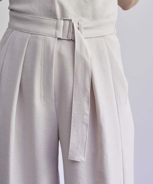 STUDIOUS（ステュディオス）の「STUDIOUS センターベンツフラップパンツ（その他パンツ・レディース・アイボリー/ブラック/カーキ・1/0）」の18枚目の写真