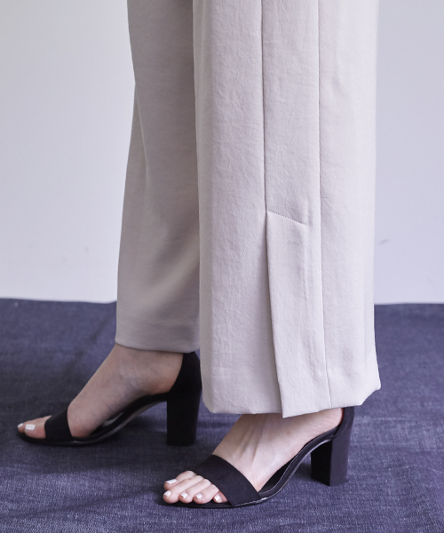 STUDIOUS（ステュディオス）の「STUDIOUS センターベンツフラップパンツ（その他パンツ・レディース・アイボリー/ブラック/カーキ・1/0）」の19枚目の写真