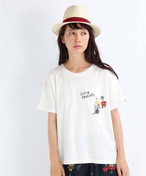 studio CLIP(スタディオクリップ)の「ポケットフラワー刺繍プルオーバー(Tシャツ/カットソー・レディース・スモーク/オフホワイト/ブルー・LARGE/MEDIUM)」の2枚目の写真