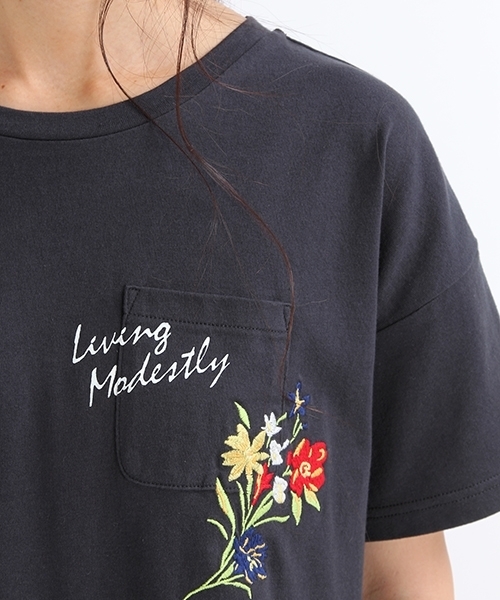 studio CLIP(スタディオクリップ)の「ポケットフラワー刺繍プルオーバー(Tシャツ/カットソー・レディース・スモーク/オフホワイト/ブルー・LARGE/MEDIUM)」の10枚目の写真