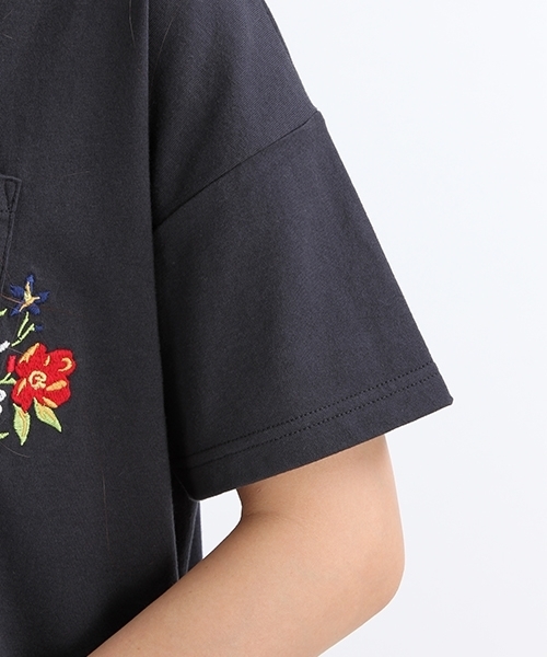 studio CLIP(スタディオクリップ)の「ポケットフラワー刺繍プルオーバー(Tシャツ/カットソー・レディース・スモーク/オフホワイト/ブルー・LARGE/MEDIUM)」の11枚目の写真