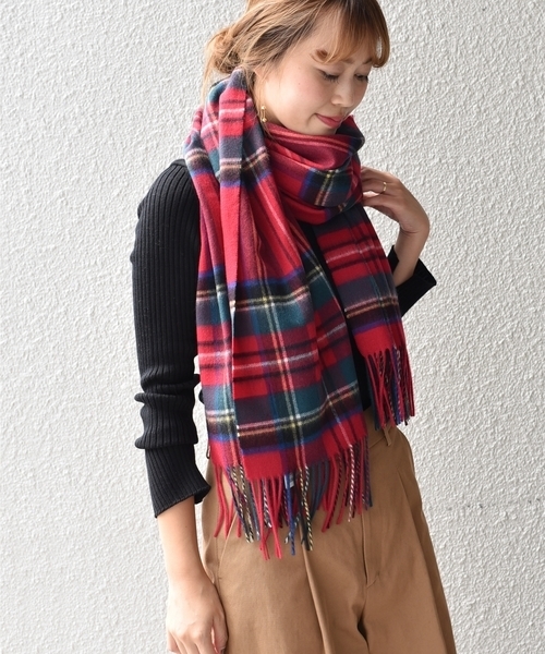 SHIPS（シップス）の「カシミヤチェックストール◇（ストール/ショール・レディース・ネイビー/グレー/レッド/オリーブ/イエロー/ブルー/グリーン・ONE SIZE）」の7枚目の写真