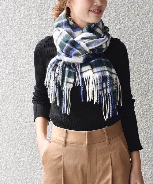 SHIPS（シップス）の「カシミヤチェックストール◇（ストール/ショール・レディース・ネイビー/グレー/レッド/オリーブ/イエロー/ブルー/グリーン・ONE SIZE）」の6枚目の写真