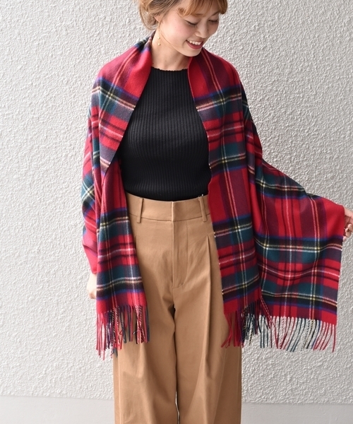 SHIPS（シップス）の「カシミヤチェックストール◇（ストール/ショール・レディース・ネイビー/グレー/レッド/オリーブ/イエロー/ブルー/グリーン・ONE SIZE）」の9枚目の写真