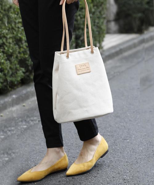 coen(コーエン)の「キャンバスコンビ巾着ショルダーバッグ(ショルダーバッグ・レディース・ナチュラル/ネイビー・FREE)」の1枚目の写真