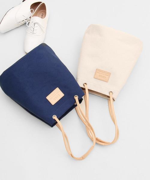 coen(コーエン)の「キャンバスコンビ巾着ショルダーバッグ(ショルダーバッグ・レディース・ナチュラル/ネイビー・FREE)」の2枚目の写真