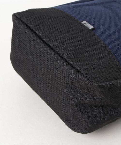 PUMA（プーマ）の「WEGO/PUMA Sポータブル（ショルダーバッグ・メンズ・ブラック/ネイビー・FREE）」の4枚目の写真