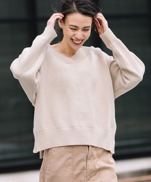 Munich（ミューニック）の「ピーチコットンタック編みニットVネックプルオーバー（ニット/セーター・レディース・ブラウン/グレー/ピンク/ライトベージュ・FREE）」の4枚目の写真