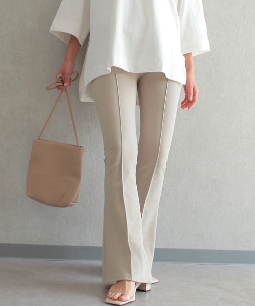 reca（レカ）の「フロントタックフレアパンツ（その他パンツ・レディース・ブラック/カーキ/キャメル/グレイッシュベージュ/グレー系その他・FREE）」の3枚目の写真