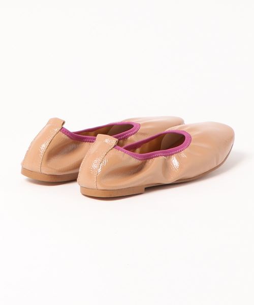 TODAYFUL（トゥデイフル）の「エナメルフラットシューズ（バレエシューズ・レディース・コーラルピンク/ピンクベージュ/キナリ・36inch/37inch/38inch）」の5枚目の写真