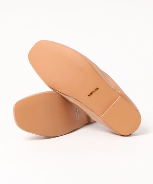 TODAYFUL（トゥデイフル）の「エナメルフラットシューズ（バレエシューズ・レディース・コーラルピンク/ピンクベージュ/キナリ・36inch/37inch/38inch）」の4枚目の写真