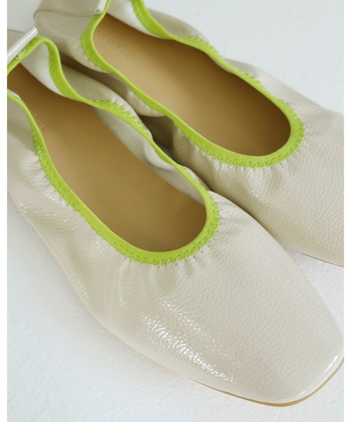 TODAYFUL（トゥデイフル）の「エナメルフラットシューズ（バレエシューズ・レディース・コーラルピンク/ピンクベージュ/キナリ・36inch/37inch/38inch）」の9枚目の写真