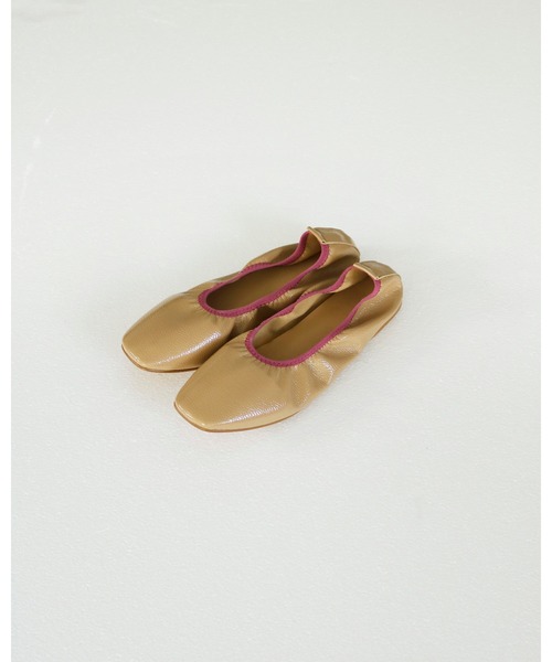 TODAYFUL（トゥデイフル）の「エナメルフラットシューズ（バレエシューズ・レディース・コーラルピンク/ピンクベージュ/キナリ・36inch/37inch/38inch）」の13枚目の写真