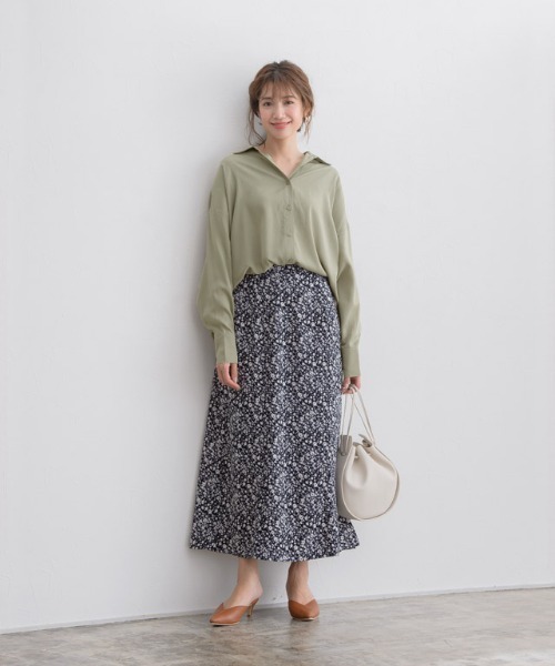 Pierrot(ピエロ)の「【洗濯機で洗える】マットサテンオーバーサイズシャツ(シャツ/ブラウス・レディース・シルバーグレー/ライトカーキ/ブルー系その他/ライトベージュ・M/L)」の6枚目の写真