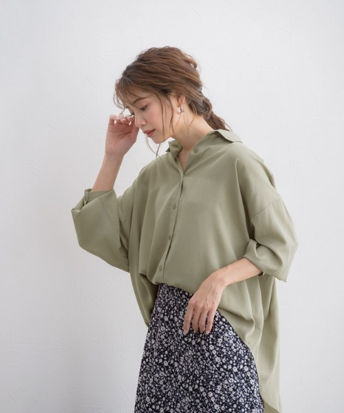 Pierrot(ピエロ)の「【洗濯機で洗える】マットサテンオーバーサイズシャツ(シャツ/ブラウス・レディース・シルバーグレー/ライトカーキ/ブルー系その他/ライトベージュ・M/L)」の8枚目の写真
