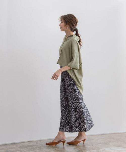 Pierrot(ピエロ)の「【洗濯機で洗える】マットサテンオーバーサイズシャツ(シャツ/ブラウス・レディース・シルバーグレー/ライトカーキ/ブルー系その他/ライトベージュ・M/L)」の9枚目の写真