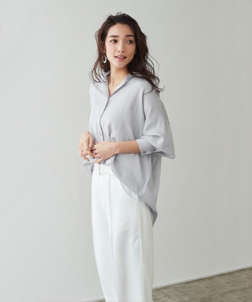 Pierrot(ピエロ)の「【洗濯機で洗える】マットサテンオーバーサイズシャツ(シャツ/ブラウス・レディース・シルバーグレー/ライトカーキ/ブルー系その他/ライトベージュ・M/L)」の14枚目の写真
