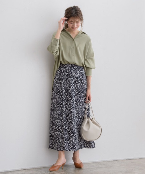 Pierrot(ピエロ)の「【洗濯機で洗える】マットサテンオーバーサイズシャツ(シャツ/ブラウス・レディース・シルバーグレー/ライトカーキ/ブルー系その他/ライトベージュ・M/L)」の5枚目の写真