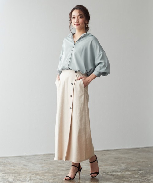 Pierrot(ピエロ)の「【洗濯機で洗える】マットサテンオーバーサイズシャツ(シャツ/ブラウス・レディース・シルバーグレー/ライトカーキ/ブルー系その他/ライトベージュ・M/L)」の10枚目の写真
