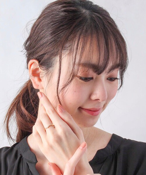 COCOSHNIK(ココシュニック)の「K10ダイヤモンド グラデーションV字 リング(リング・レディース・アイボリー系・10号/12号/14号)」の9枚目の写真