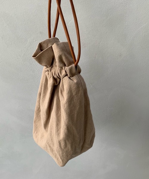 LE MORE（リモア）の「コットン巾着バッグ（ショルダーバッグ・レディース・ベージュ/アイボリー/ブラック・FREE）」の3枚目の写真