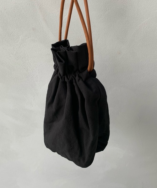 LE MORE（リモア）の「コットン巾着バッグ（ショルダーバッグ・レディース・ベージュ/アイボリー/ブラック・FREE）」の2枚目の写真