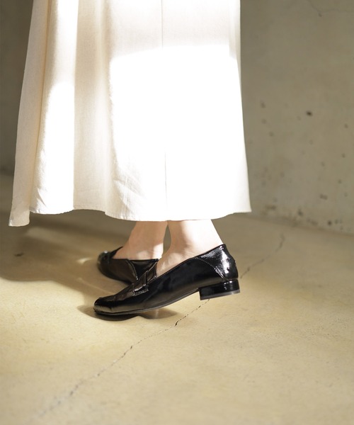 SESTO（セスト）の「バブーシュタイプのスクエアトゥコインローファー（ローファー・レディース・ブラック/ブラウン/ブラック系その他/グレイッシュベージュ・22.5cm/23.5cm/24.5cm/23.0cm/24.0cm/25.0cm/22.0cm）」の22枚目の写真