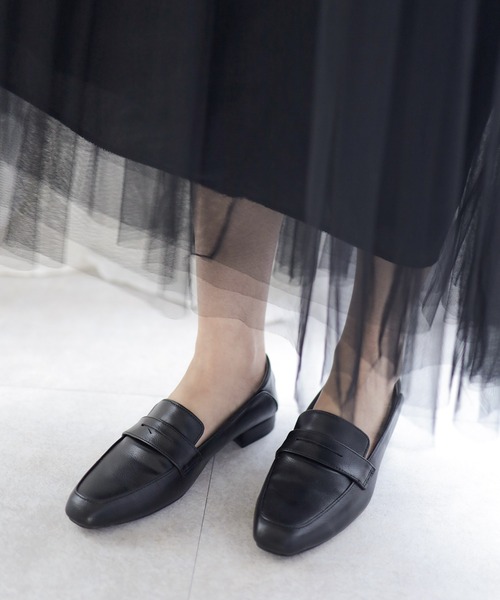 SESTO（セスト）の「バブーシュタイプのスクエアトゥコインローファー（ローファー・レディース・ブラック/ブラウン/ブラック系その他/グレイッシュベージュ・22.5cm/23.5cm/24.5cm/23.0cm/24.0cm/25.0cm/22.0cm）」の6枚目の写真