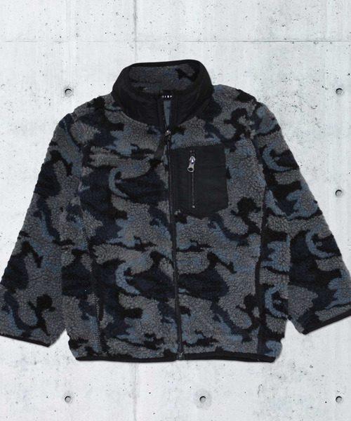 THE CASUAL(カジュアル)の「シープボア 迷彩 スタンドネック ボア ジャケット キッズ(ブルゾン・キッズ・ブラック/ベージュ/カーキ・110cm/120cm/130cm/140cm/150cm/160cm)」の2枚目の写真