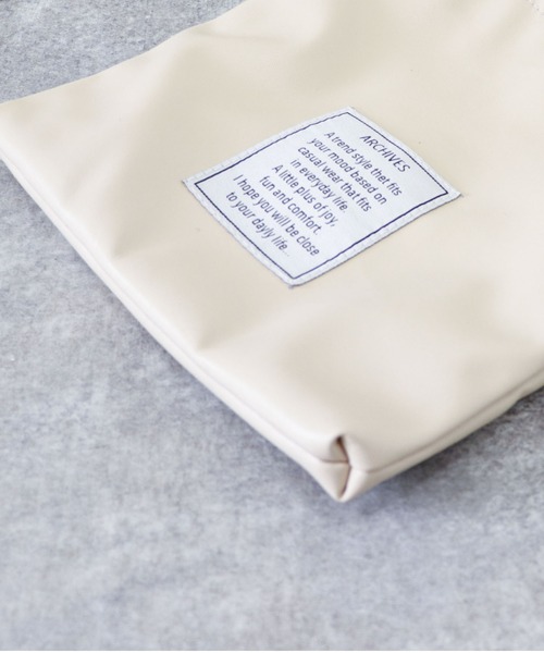 archives（アルシーヴ）の「合皮巾着ショルダー（ハンドバッグ・レディース・アイボリー/ブラック・FREE）」の5枚目の写真