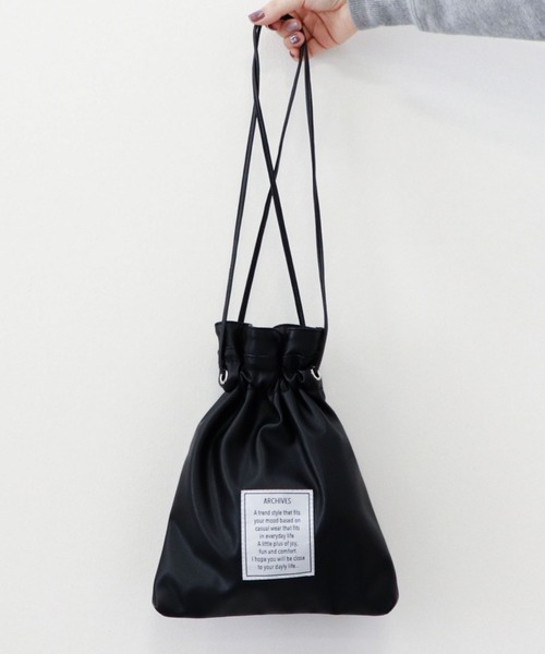 archives（アルシーヴ）の「合皮巾着ショルダー（ハンドバッグ・レディース・アイボリー/ブラック・FREE）」の13枚目の写真