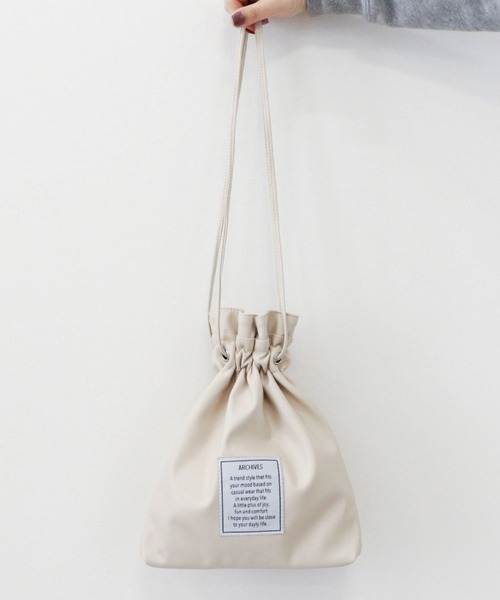 archives（アルシーヴ）の「合皮巾着ショルダー（ハンドバッグ・レディース・アイボリー/ブラック・FREE）」の11枚目の写真