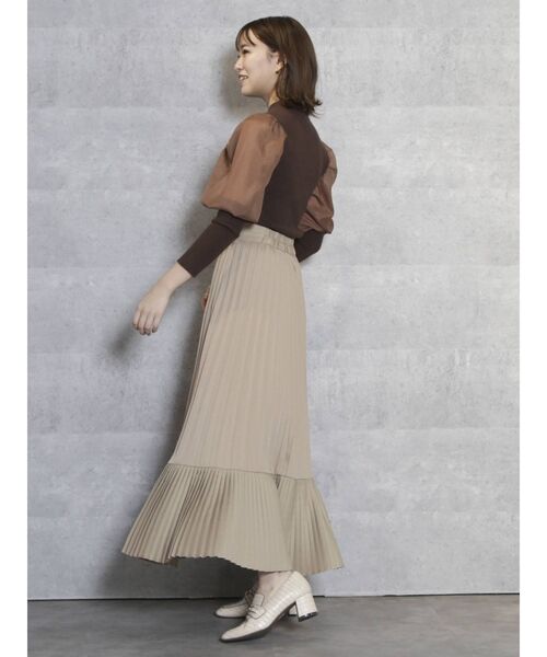 dazzlin（ダズリン）の「ダブルプリーツフレアスカート（スカート・レディース・ベージュ/ブラウン・SMALL/MEDIUM）」の6枚目の写真