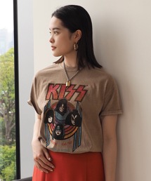 BEAMS kiss Tシャツ