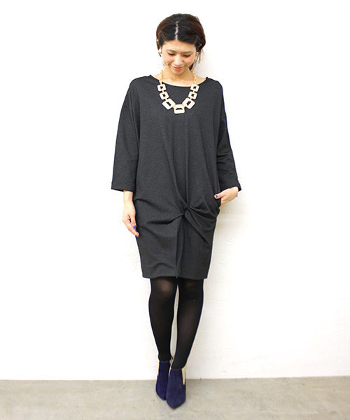 mystic（ミスティック）の「ツイストディテールワンピ（ワンピース・レディース・ネイビー/ボルドー/チャコールグレー・ﾌﾘ-）」の2枚目の写真