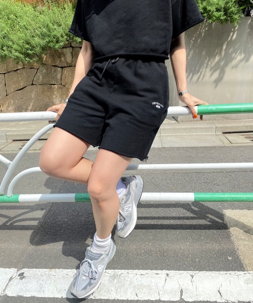 WHO'S WHO gallery(フーズフーギャラリー)の「ワンマイルショートパンツ(スウェットパンツ・レディース・ブラック/レッド/ブルー/グリーン/オートミール/レモンイエロー/黄緑系・FREE)」の2枚目の写真