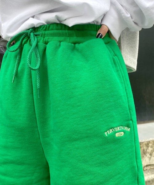 WHO'S WHO gallery(フーズフーギャラリー)の「ワンマイルショートパンツ(スウェットパンツ・レディース・ブラック/レッド/ブルー/グリーン/オートミール/レモンイエロー/黄緑系・FREE)」の17枚目の写真