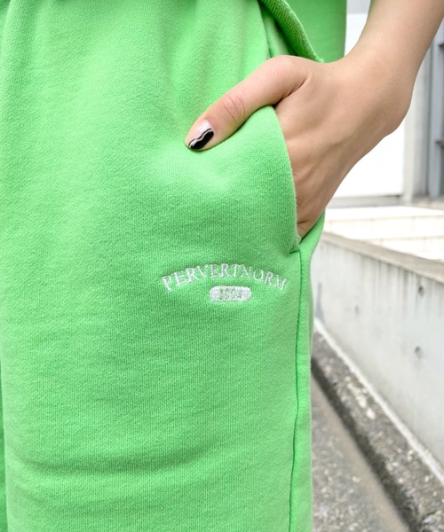 WHO'S WHO gallery(フーズフーギャラリー)の「ワンマイルショートパンツ(スウェットパンツ・レディース・ブラック/レッド/ブルー/グリーン/オートミール/レモンイエロー/黄緑系・FREE)」の21枚目の写真