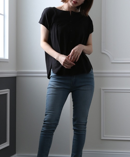 ElegChic(エレグシック)の「2WAYボタンカットソー(Tシャツ/カットソー・レディース・ブラック/ライトベージュ/ホワイト・4L/XL/M)」の8枚目の写真