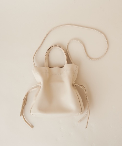 SHENERY(シーナリー)の「レザー巾着ショルダーバッグ(トートバッグ・レディース・ブラック/オフホワイト/シルバー・FREE)」の12枚目の写真