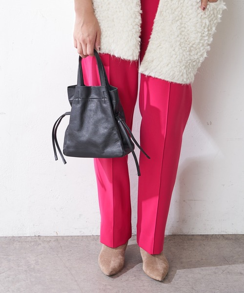 SHENERY(シーナリー)の「レザー巾着ショルダーバッグ(トートバッグ・レディース・ブラック/オフホワイト/シルバー・FREE)」の17枚目の写真