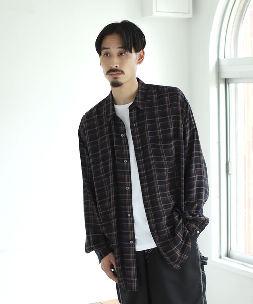 BEAMS（ビームス）の「BEAMS / イージーフィット チェック シャツ（シャツ/ブラウス・メンズ・ブラック/ベージュ・MEDIUM/X-LARGE/SMALL/LARGE）」の2枚目の写真