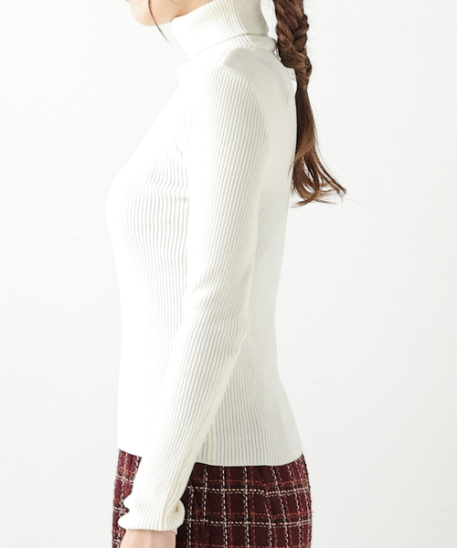 RAY CASSIN（レイカズン）の「リブタートルニットプルオーバー（ニット/セーター・レディース・オフホワイト/ブラック/ベージュ/ライトカーキ/ワイン・FREE）」の12枚目の写真
