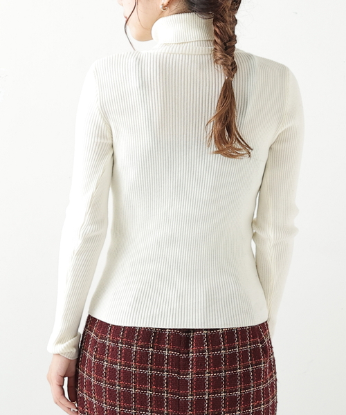RAY CASSIN（レイカズン）の「リブタートルニットプルオーバー（ニット/セーター・レディース・オフホワイト/ブラック/ベージュ/ライトカーキ/ワイン・FREE）」の15枚目の写真