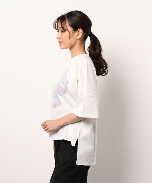 Ted Baker(テッドベーカー)の「KCALIIE フラワープリントTシャツ(Tシャツ/カットソー・レディース・ホワイト・1/0/4/3)」の2枚目の写真