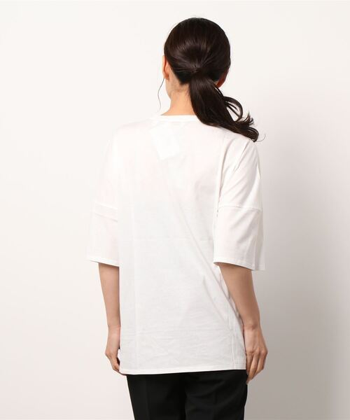 Ted Baker(テッドベーカー)の「KCALIIE フラワープリントTシャツ(Tシャツ/カットソー・レディース・ホワイト・1/0/4/3)」の3枚目の写真